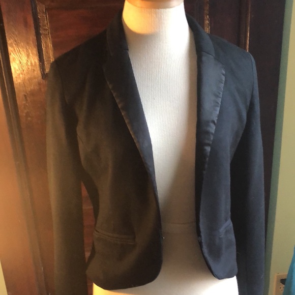 Willi Smith short tux  women’s jacket size 8/satiny lapels/lined/pleated back - Picture 3 of 17